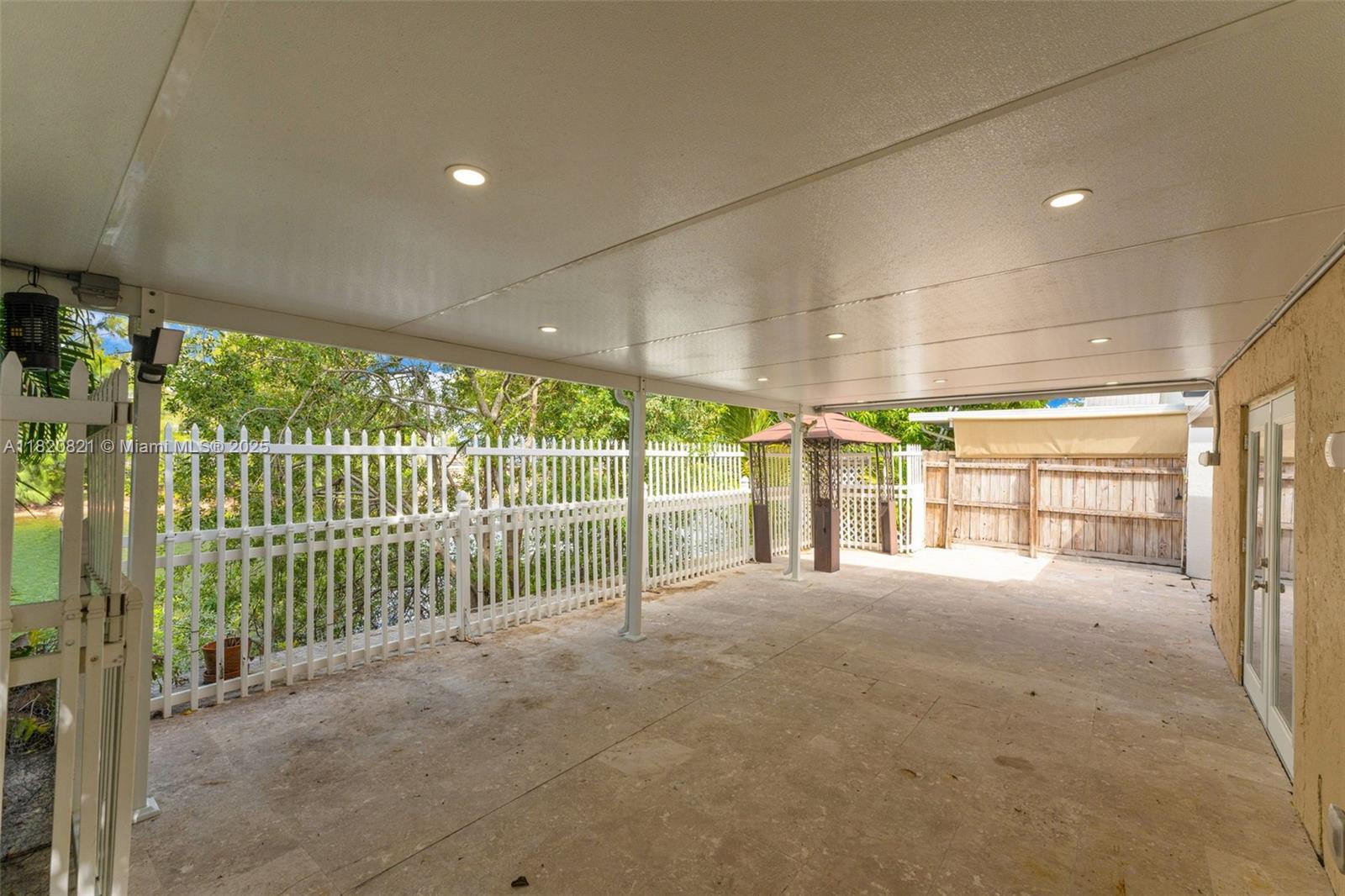 SUNSET SHORES - Residential Lease