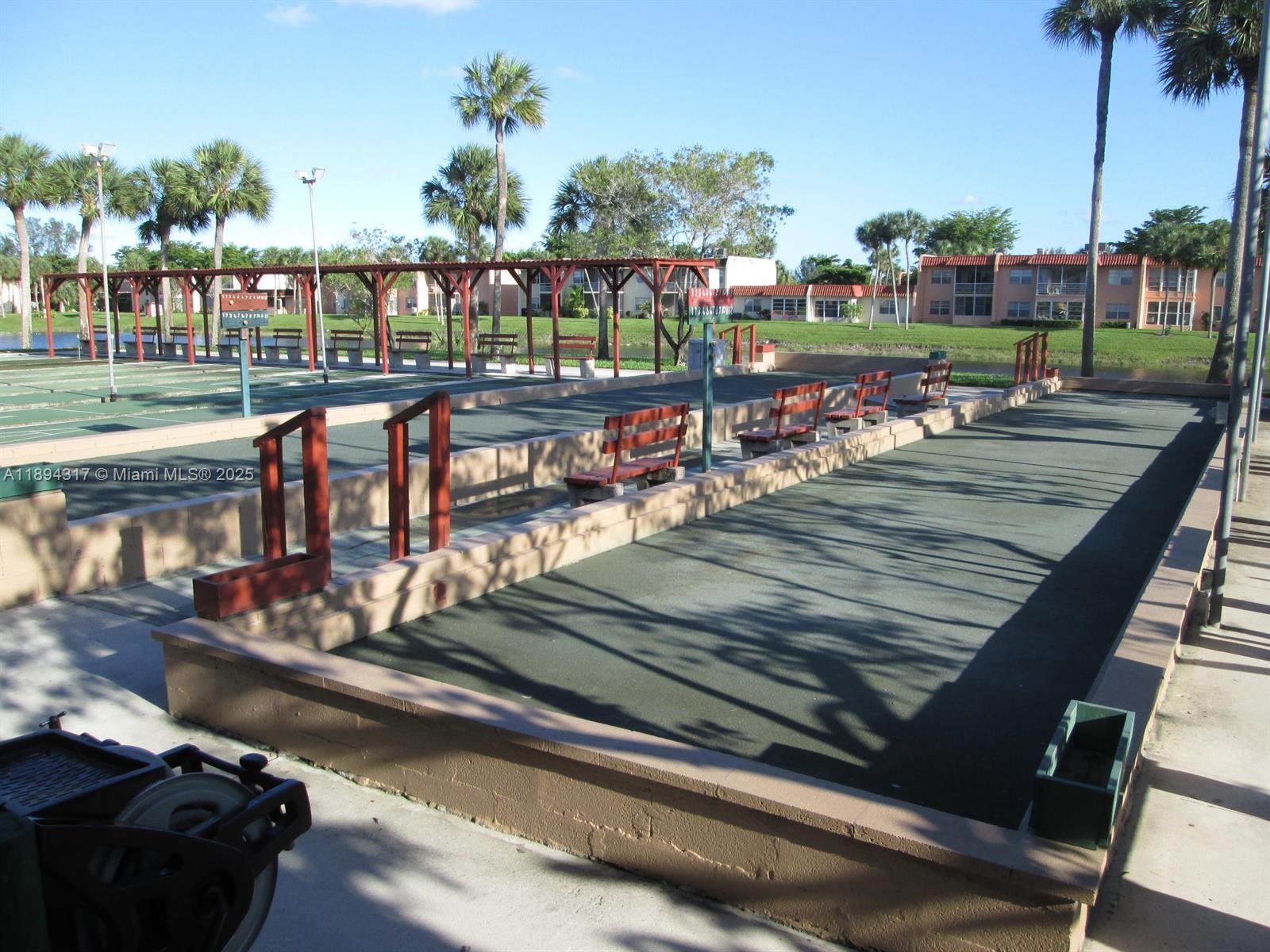 GOLDEN LAKES VILLAGE COND - Residential Lease