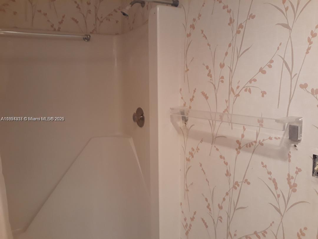 GOLDEN LAKES VILLAGE COND - Residential Lease