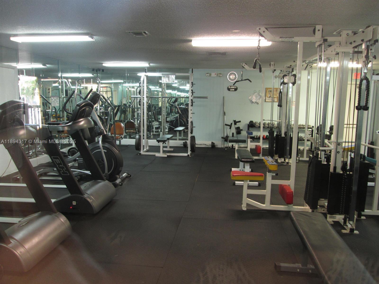 GOLDEN LAKES VILLAGE COND - Residential Lease