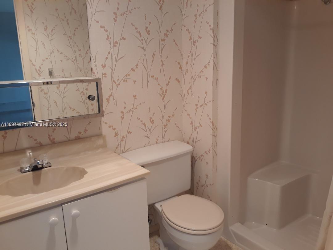 GOLDEN LAKES VILLAGE COND - Residential Lease