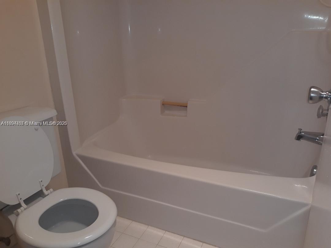 GOLDEN LAKES VILLAGE COND - Residential Lease