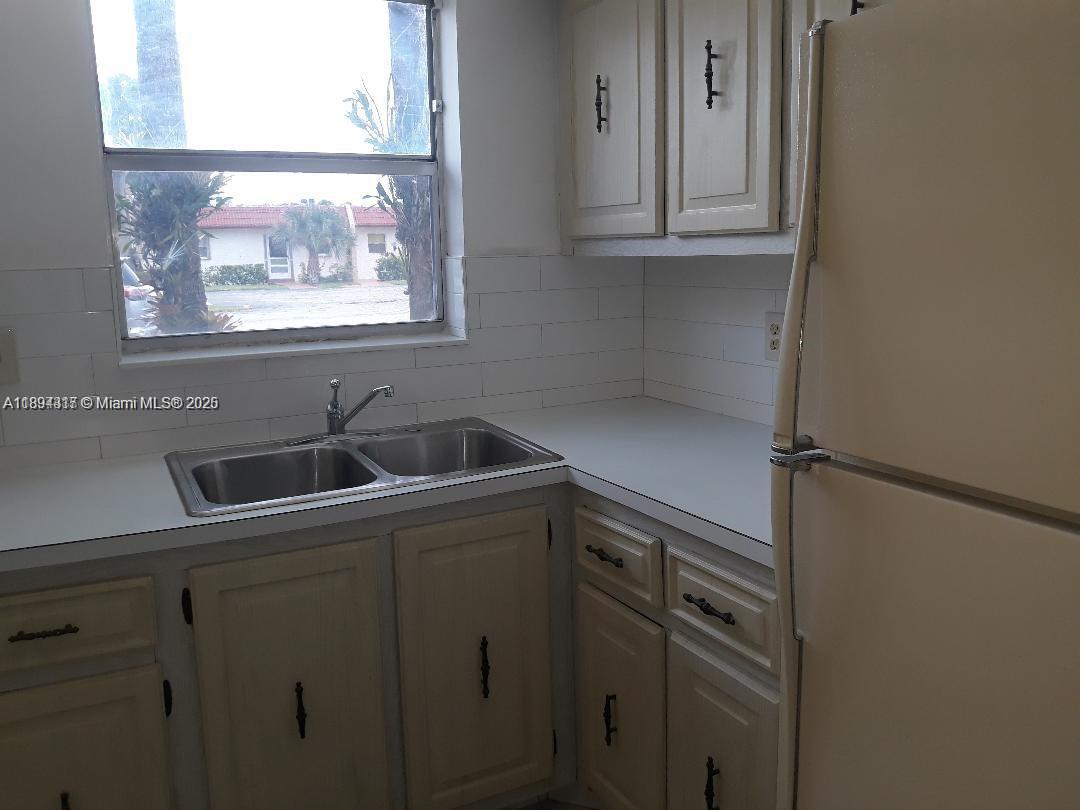 GOLDEN LAKES VILLAGE COND - Residential Lease