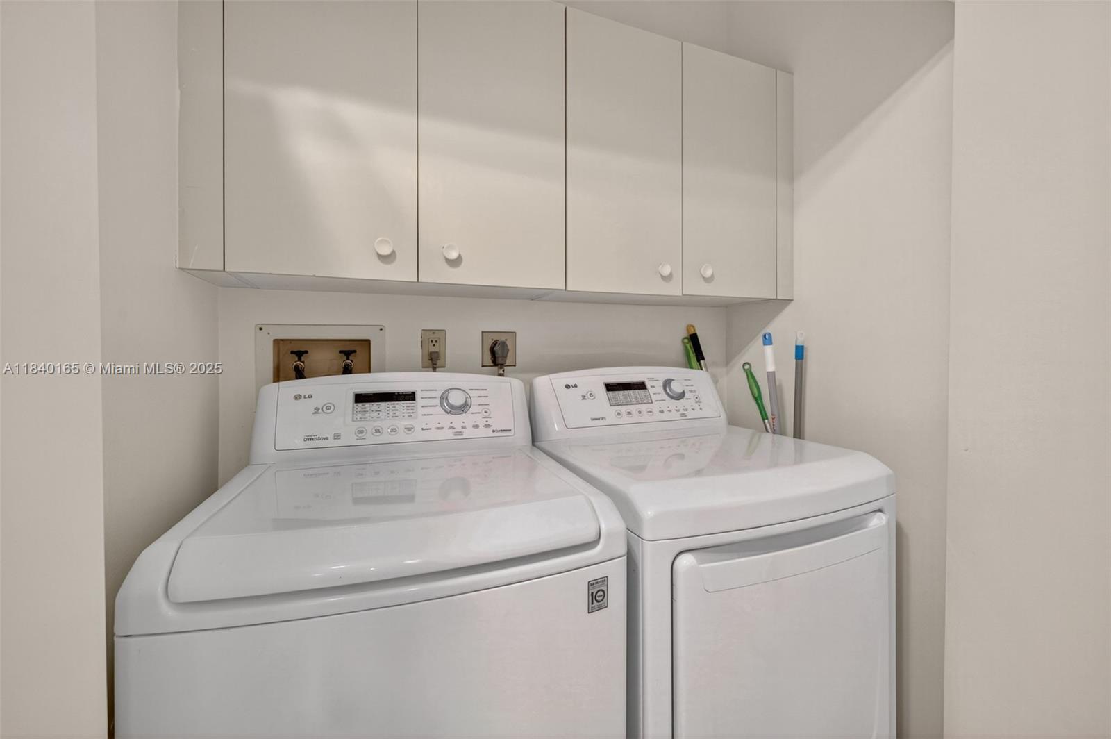 HAMPTONS WEST CONDO - Residential