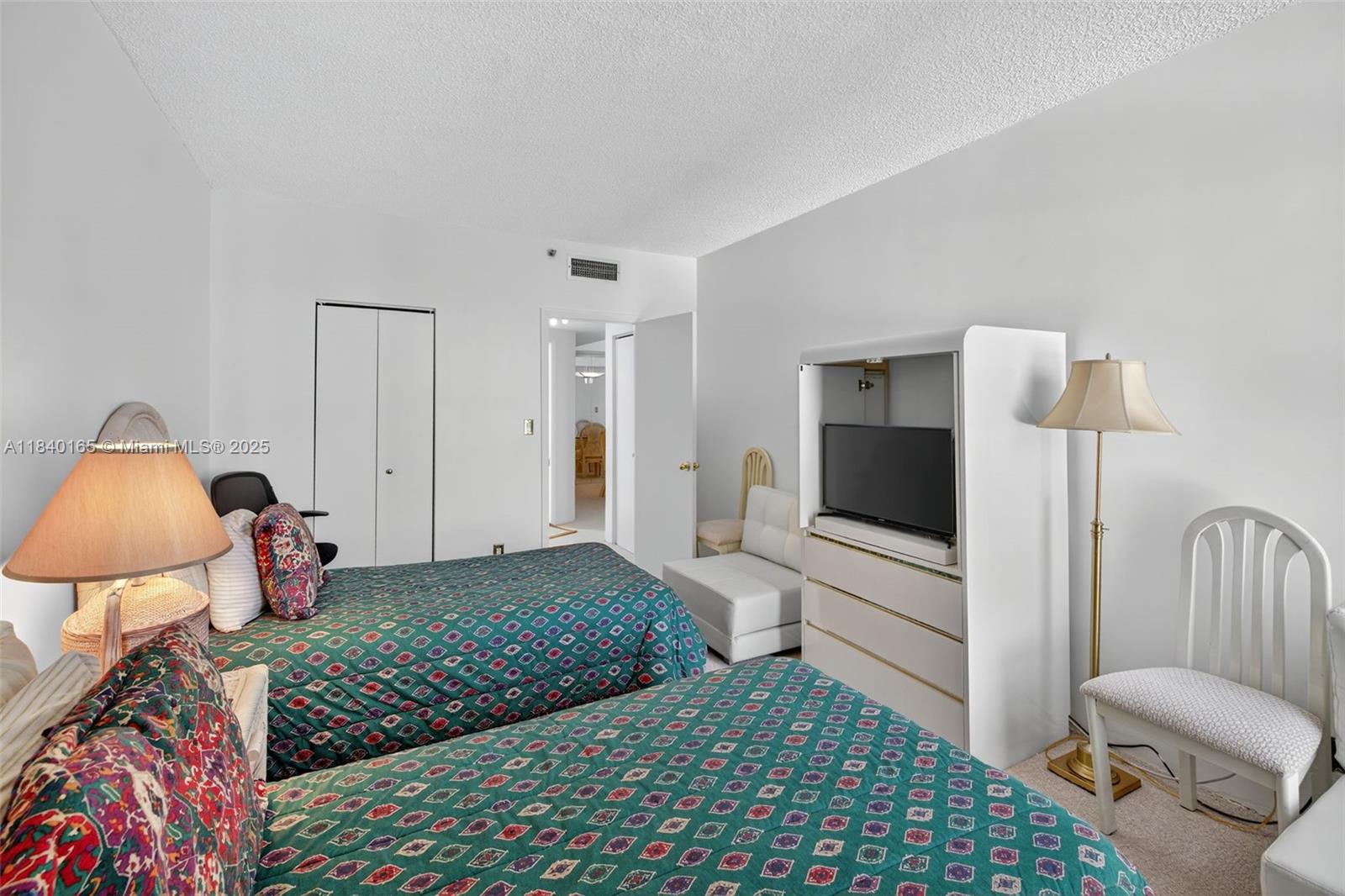 HAMPTONS WEST CONDO - Residential