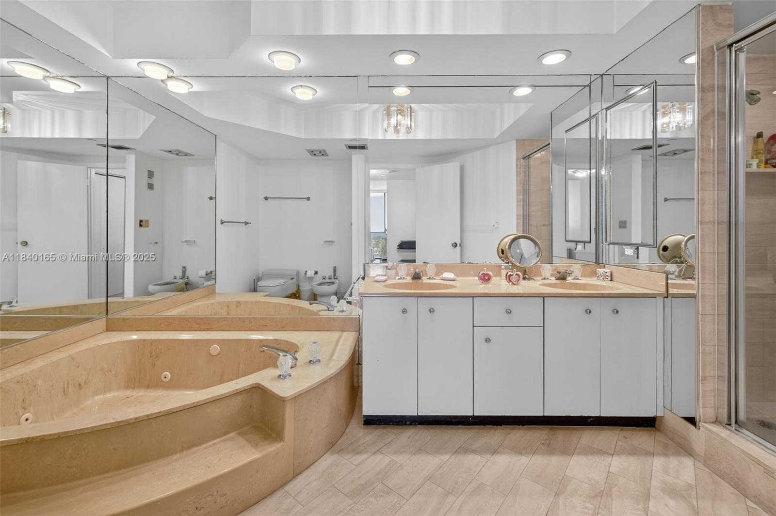 HAMPTONS WEST CONDO - Residential