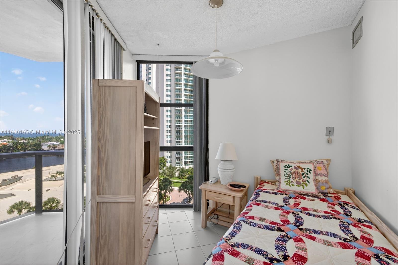 HAMPTONS WEST CONDO - Residential