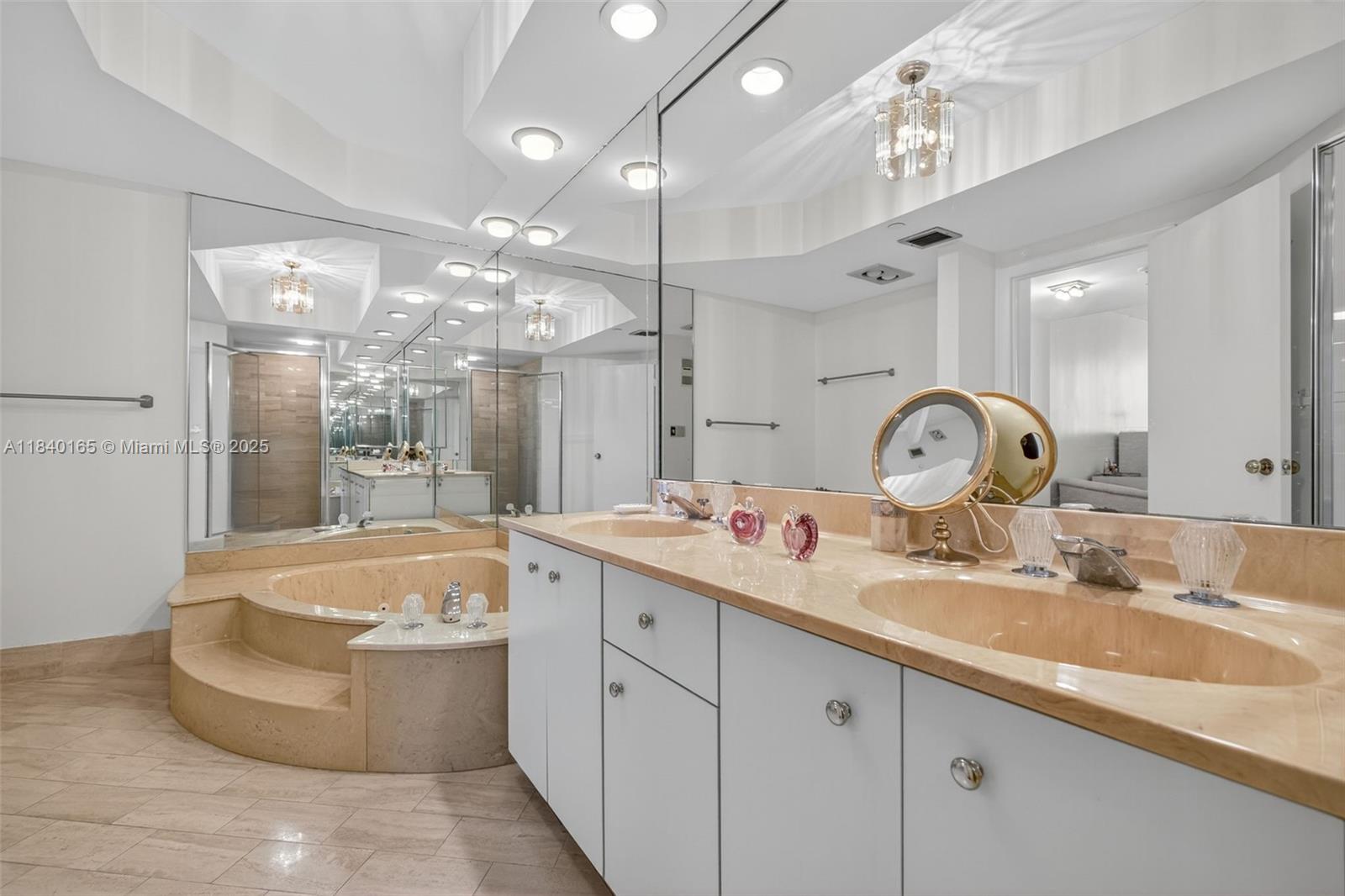 HAMPTONS WEST CONDO - Residential