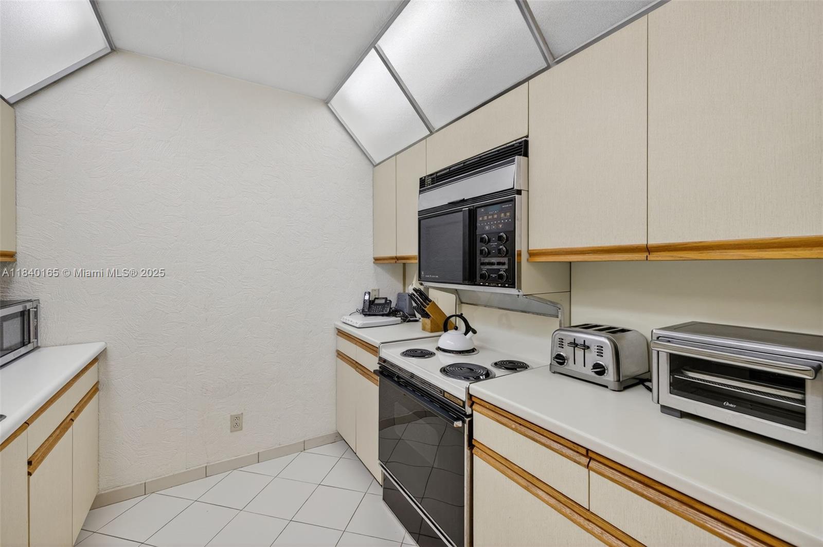 HAMPTONS WEST CONDO - Residential