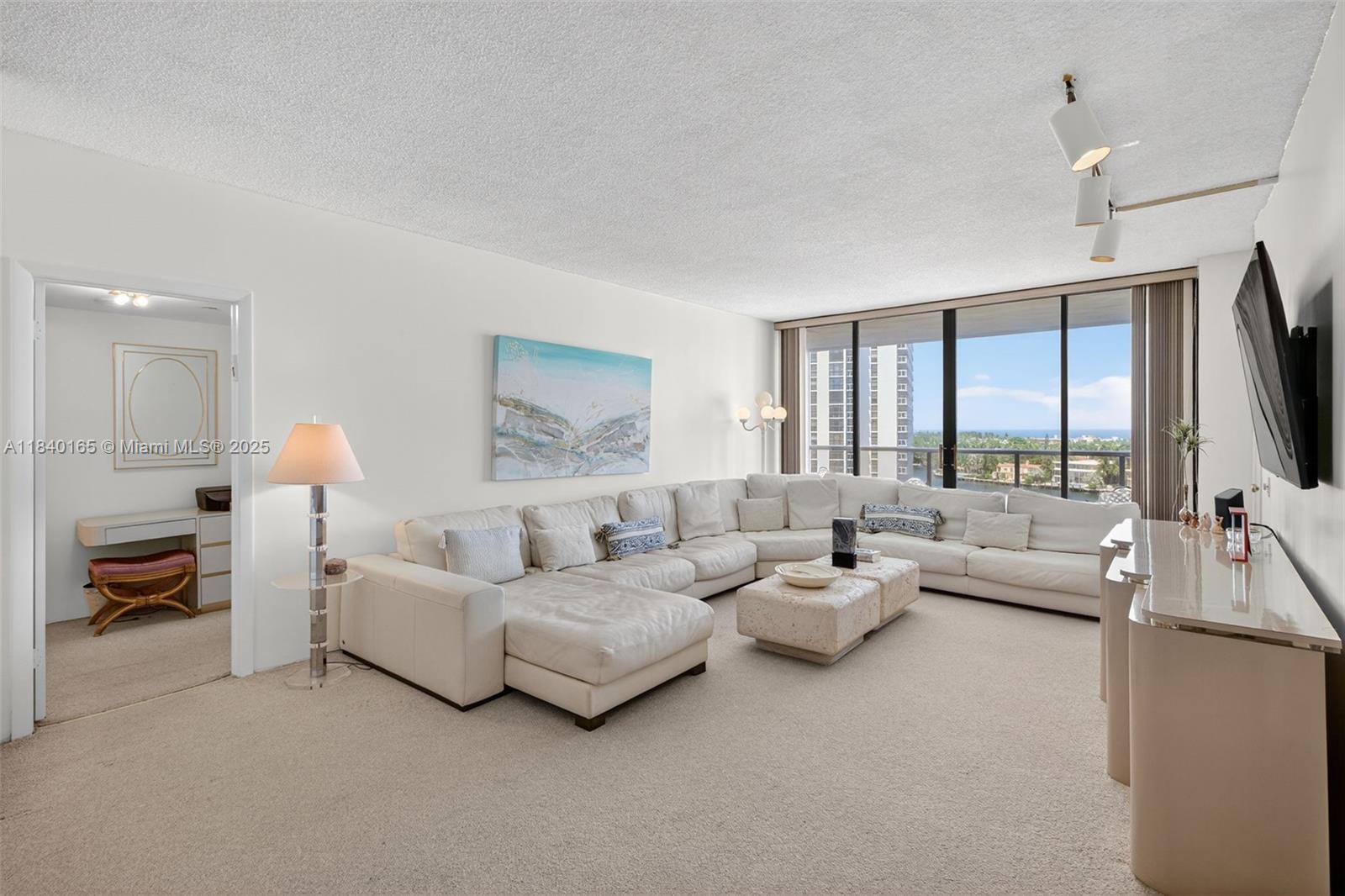 20281 E Country Club Dr 704