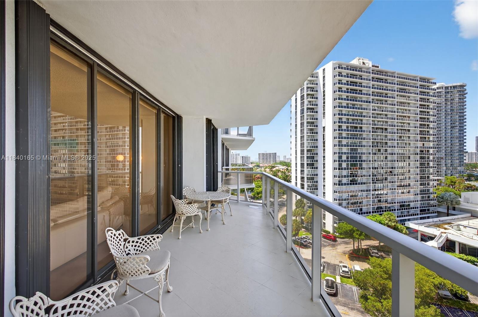 HAMPTONS WEST CONDO - Residential