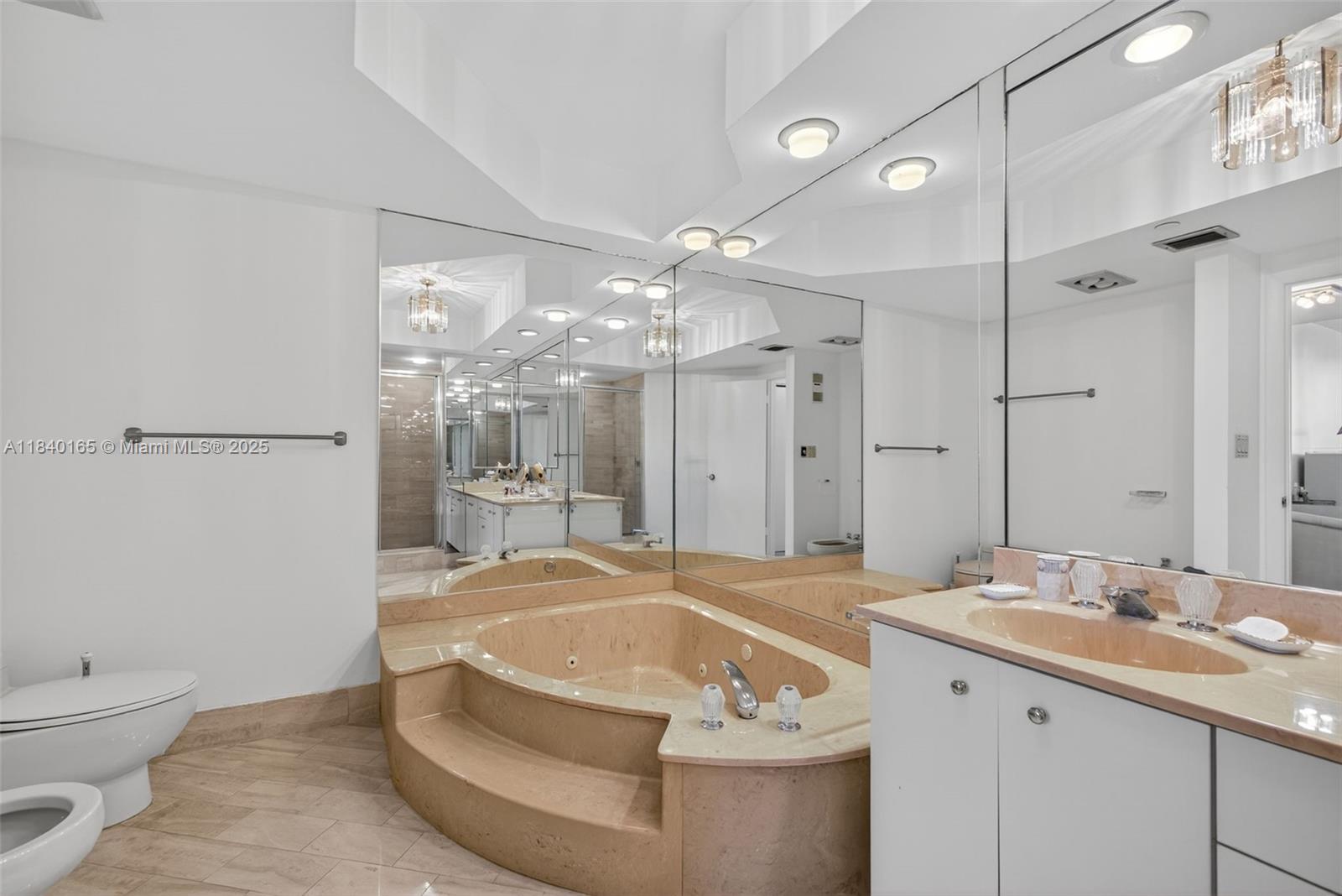 HAMPTONS WEST CONDO - Residential