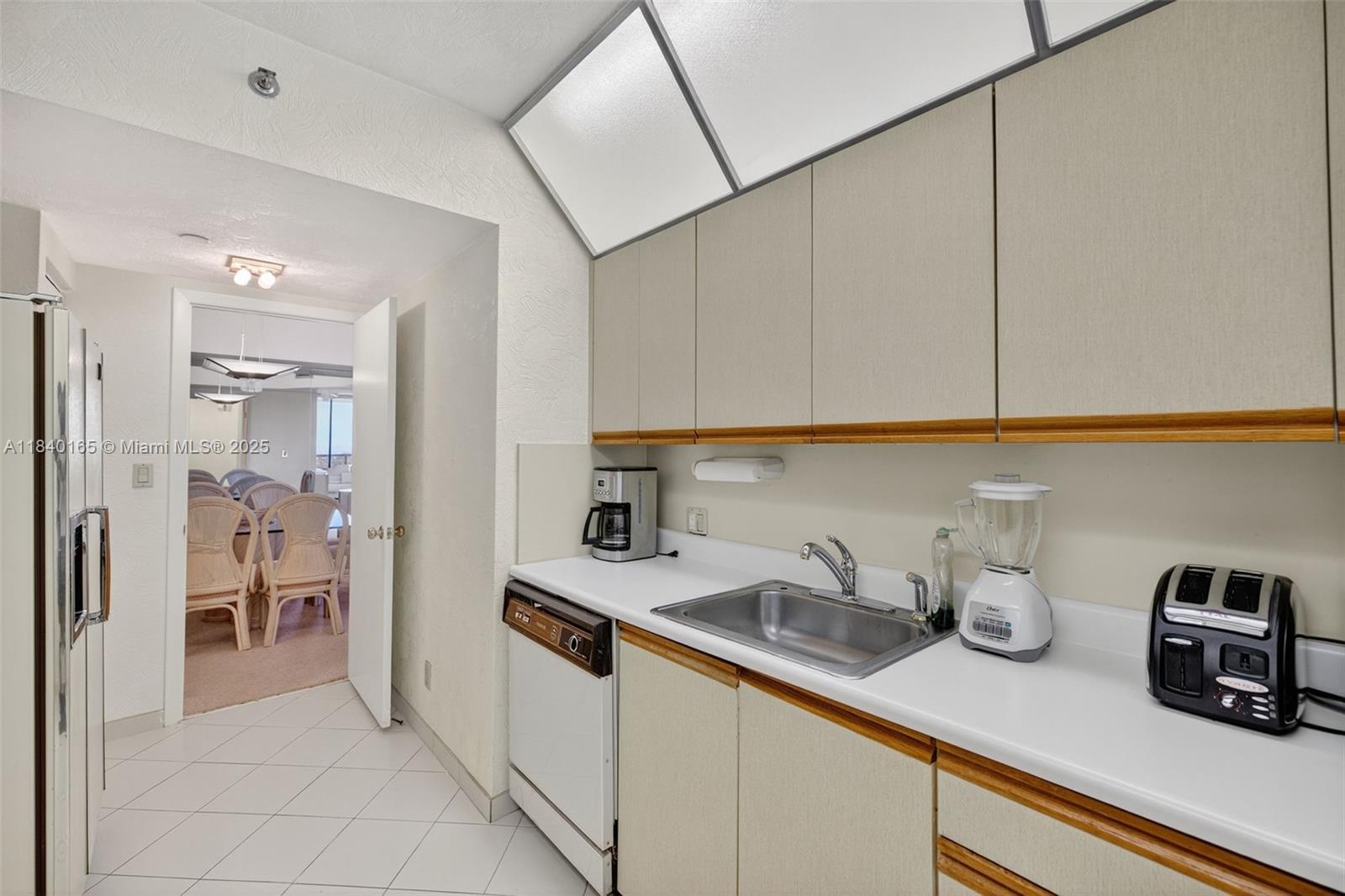 HAMPTONS WEST CONDO - Residential