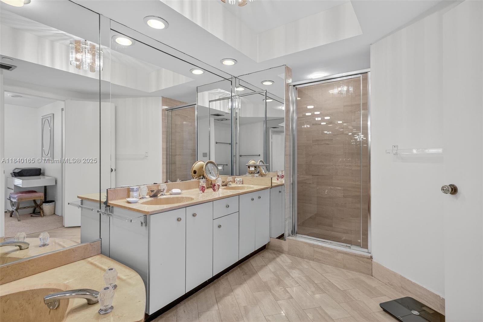 HAMPTONS WEST CONDO - Residential