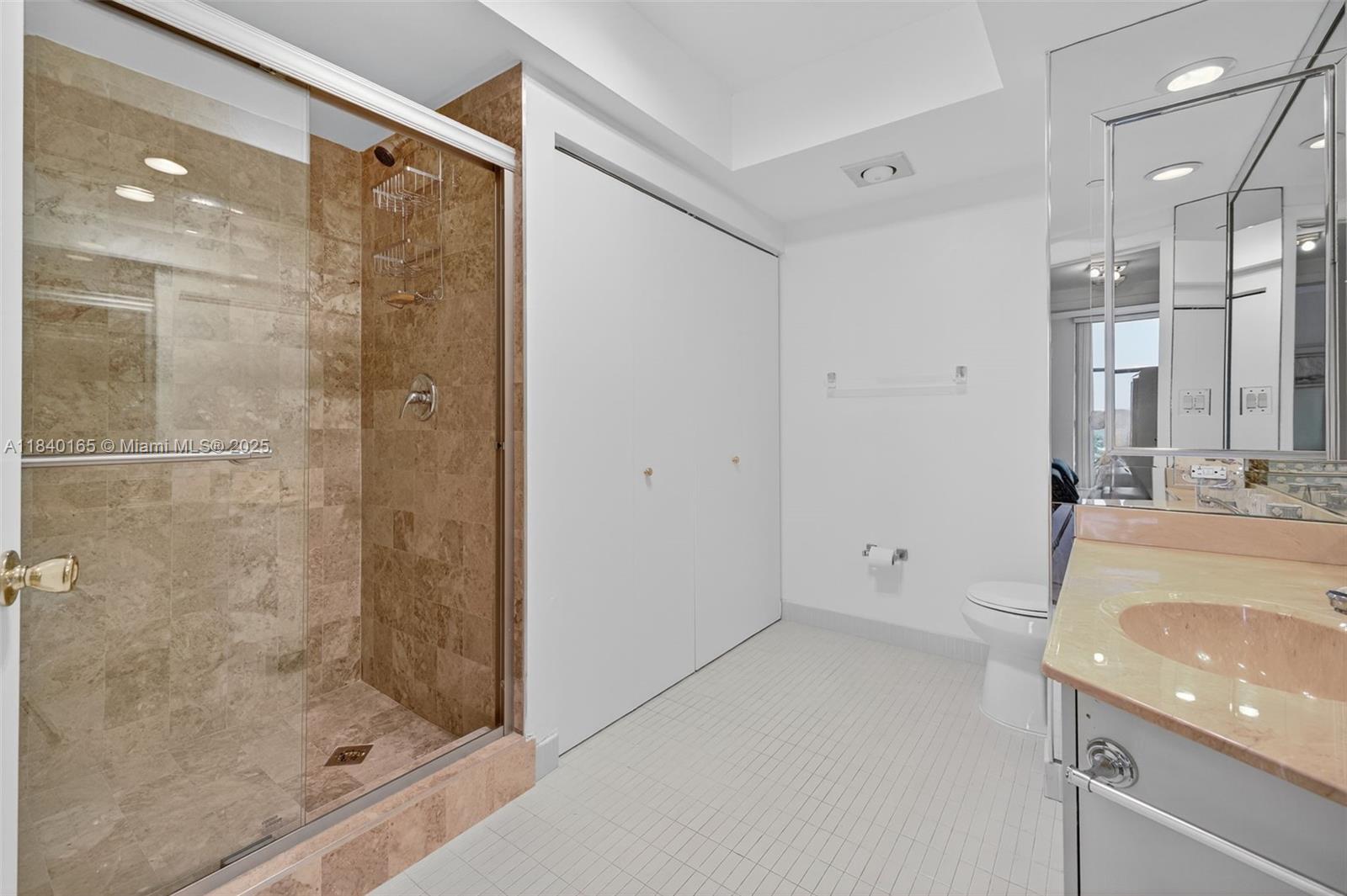 HAMPTONS WEST CONDO - Residential