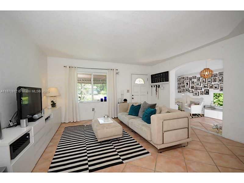MIAMI SHORES SEC 6 - Residential