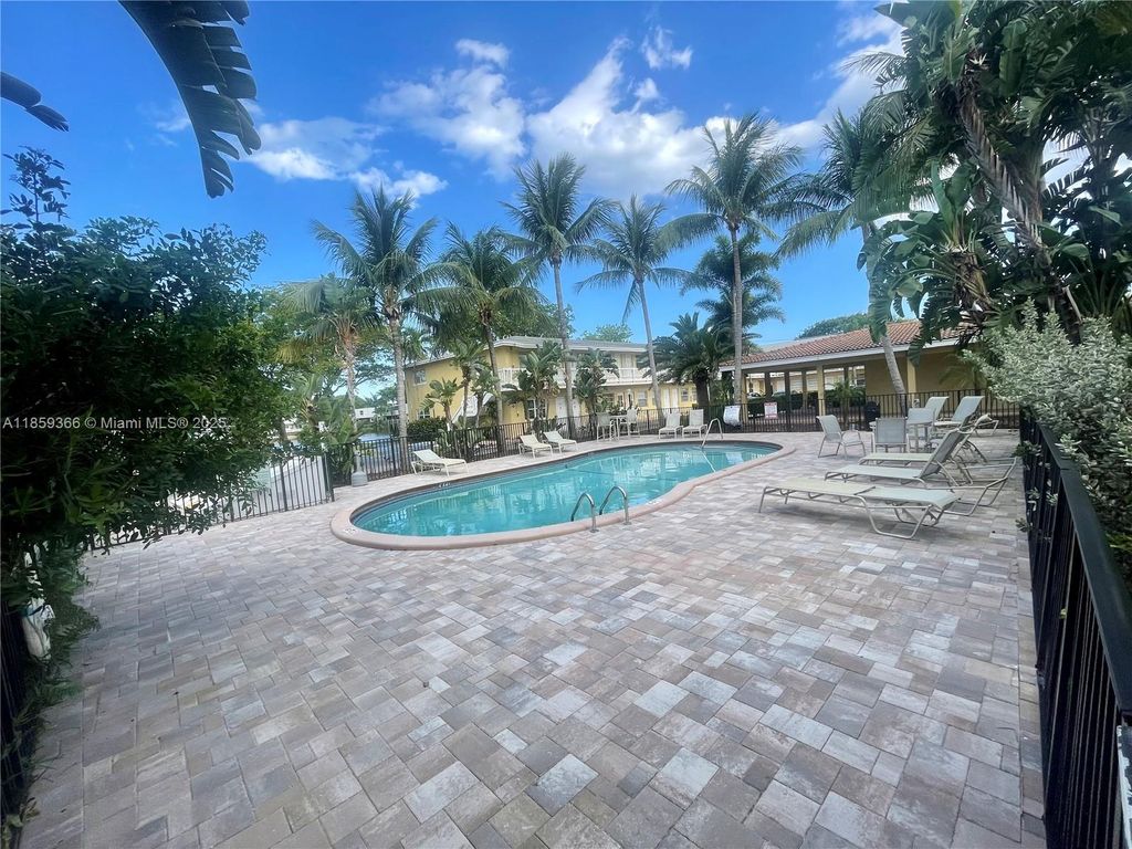 Photo of 4050 NE 12th Ter #12-1, Oakland Park, FL 33334 (MLS # A11859366)