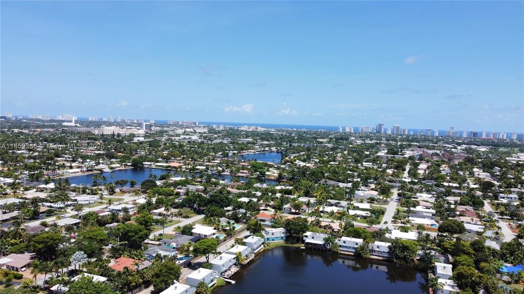 Photo of 4050 NE 12th Ter #12-1, Oakland Park, FL 33334 (MLS # A11859366)