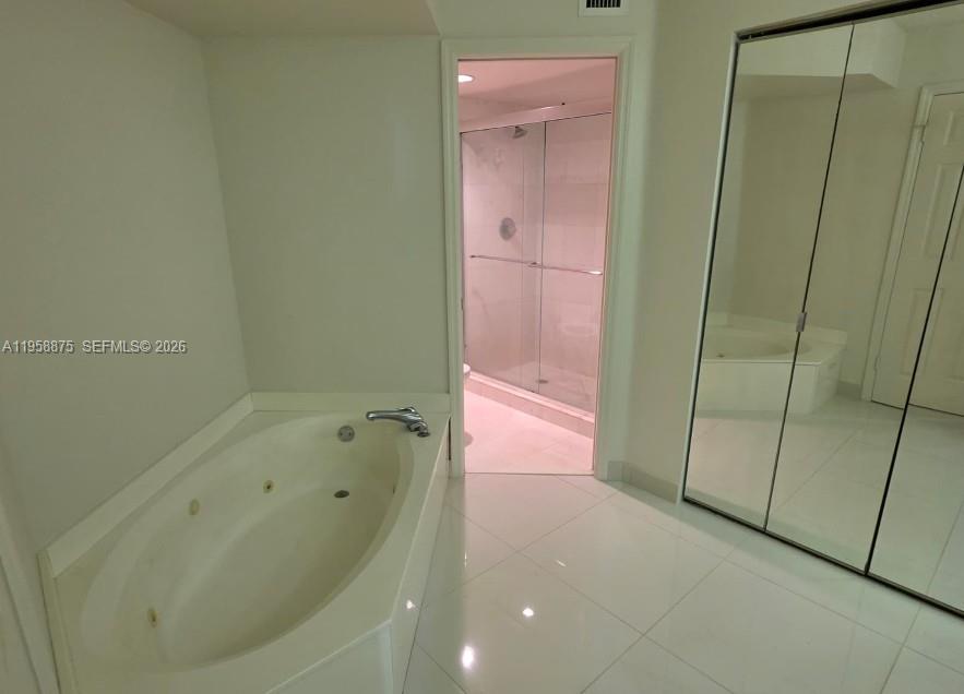 3500 Mystic Pointe Dr 2905