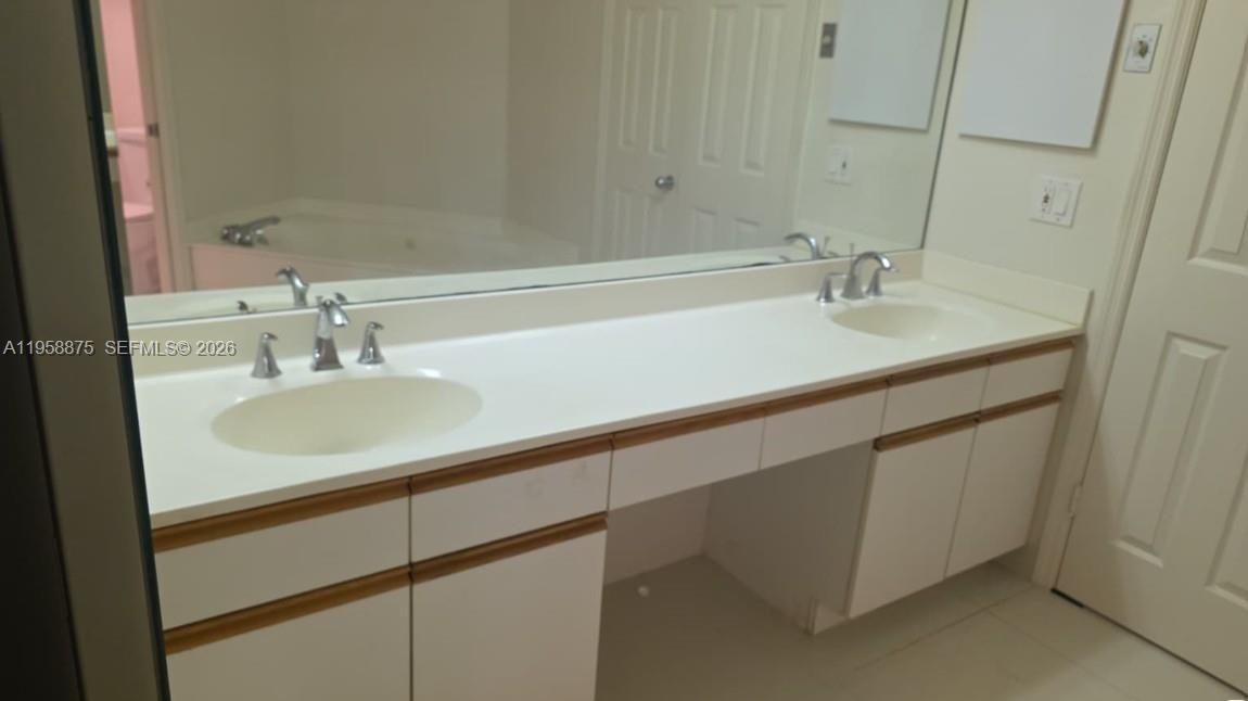 3500 Mystic Pointe Dr 2905