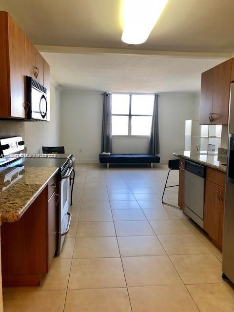 401 BLU OF NORTH BEACH CO - Residential Lease