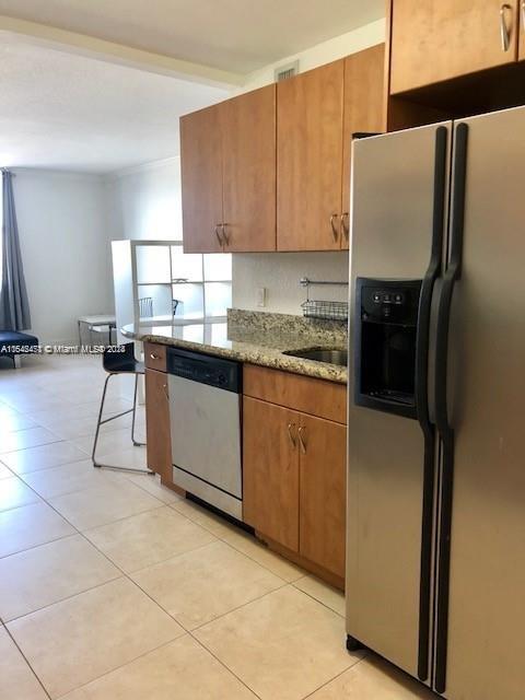 401 BLU OF NORTH BEACH CO - Residential Lease