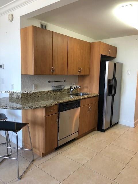 401 BLU OF NORTH BEACH CO - Residential Lease