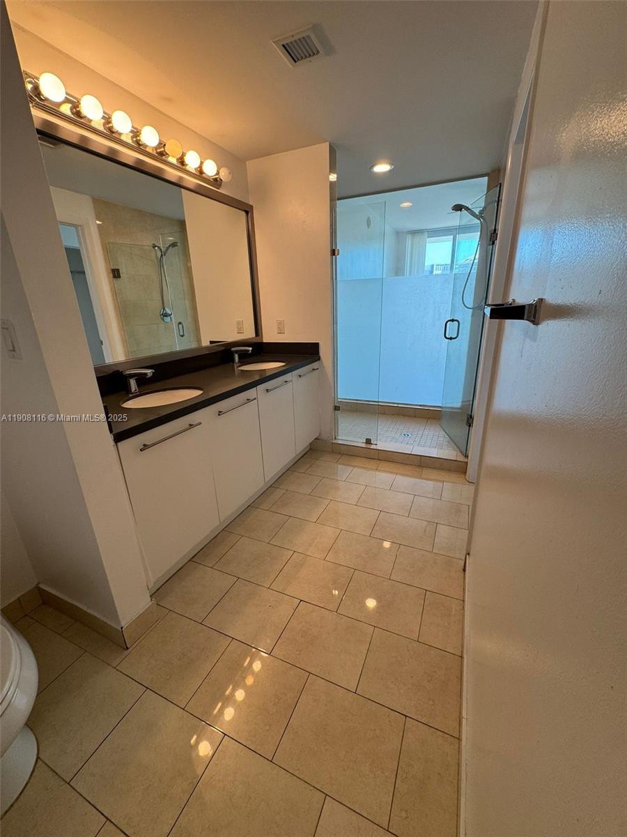 IVY CONDO - Residential