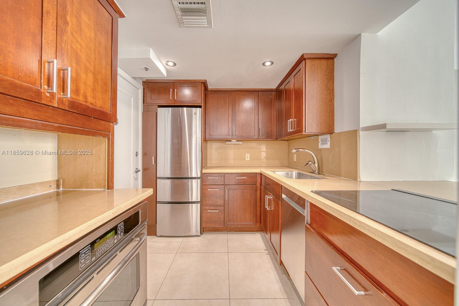 MIRADOR 1000 CONDO - Residential