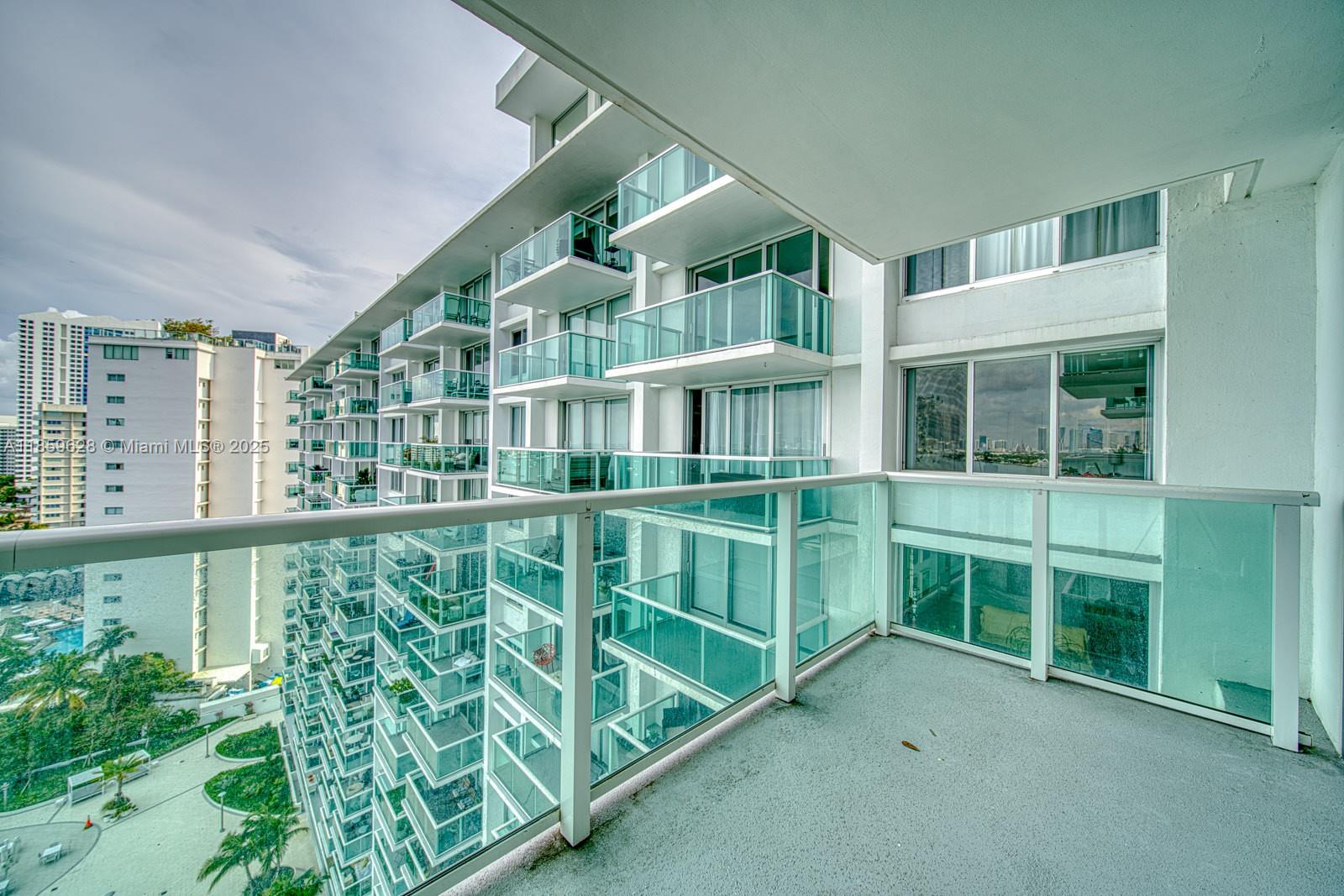 1000 West Ave 1423