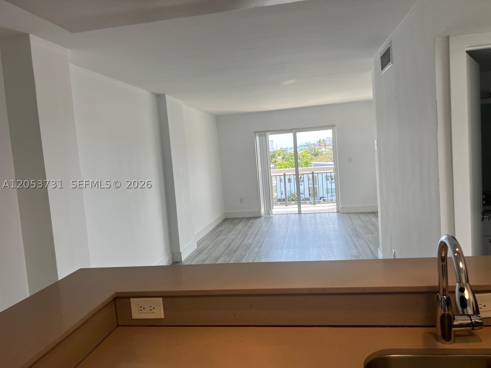 8101 Crespi Blvd 404