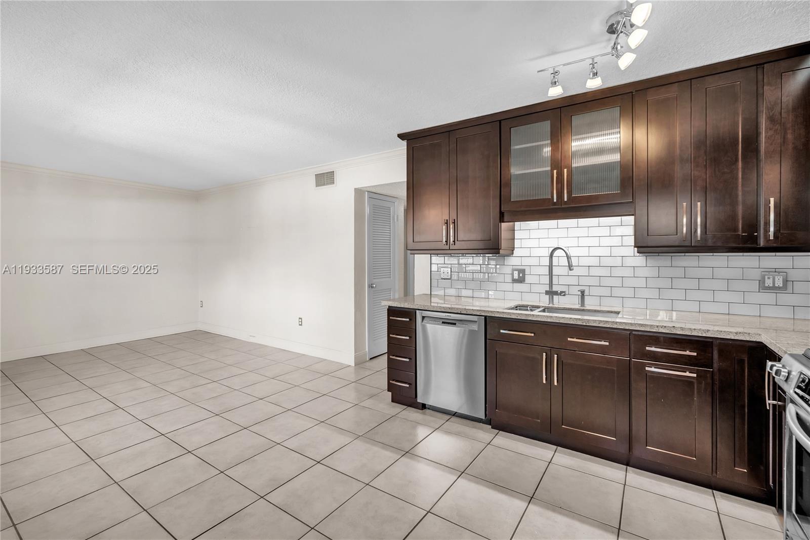 CHATEAU GROVE CONDO - Residential Lease