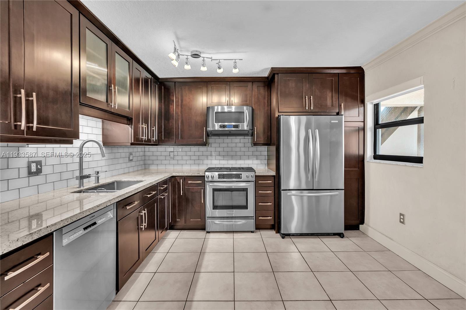 CHATEAU GROVE CONDO - Residential Lease