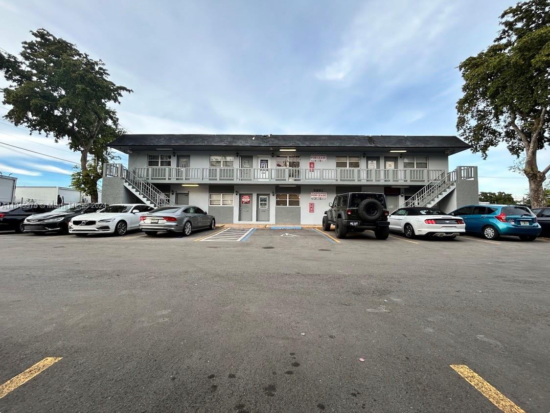 Auto dealership property in Hollywood, FL. Perfect place to "hang" your retail or wholesale license. Every space
comes with 2 parking spaces required by the state. Additional parking is available.