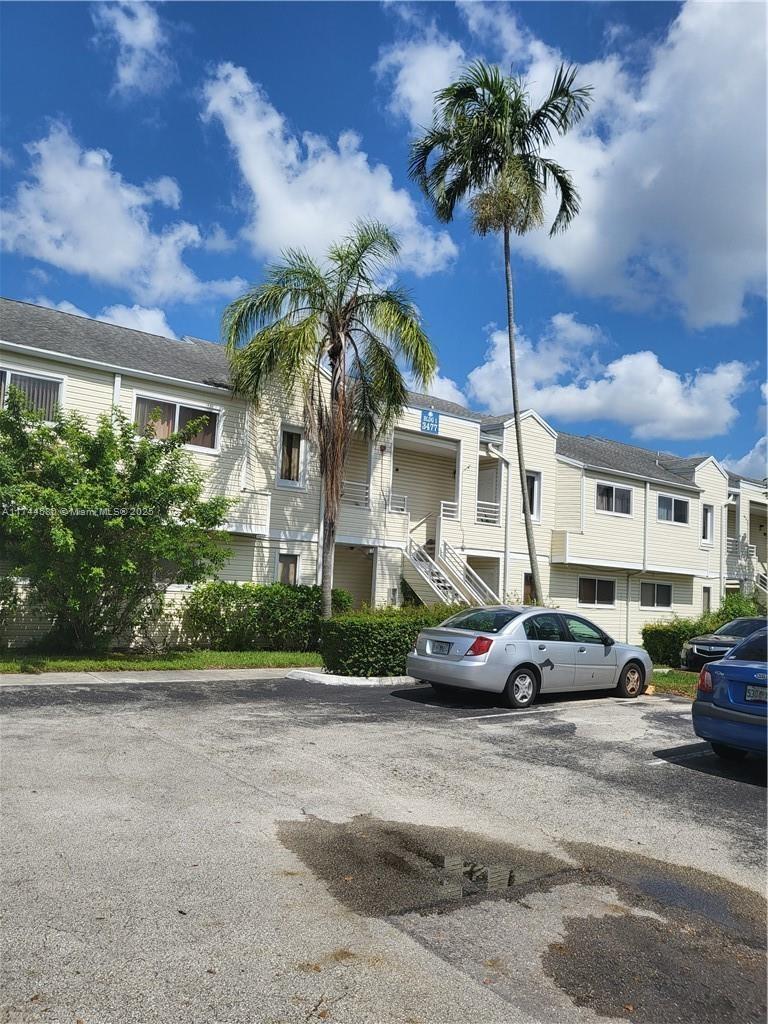 Rental Property at 3477 Nw 44th St 103, Oakland Park, Miami-Dade County, Florida - Bedrooms: 1 
Bathrooms: 1  - $1,754 MO.