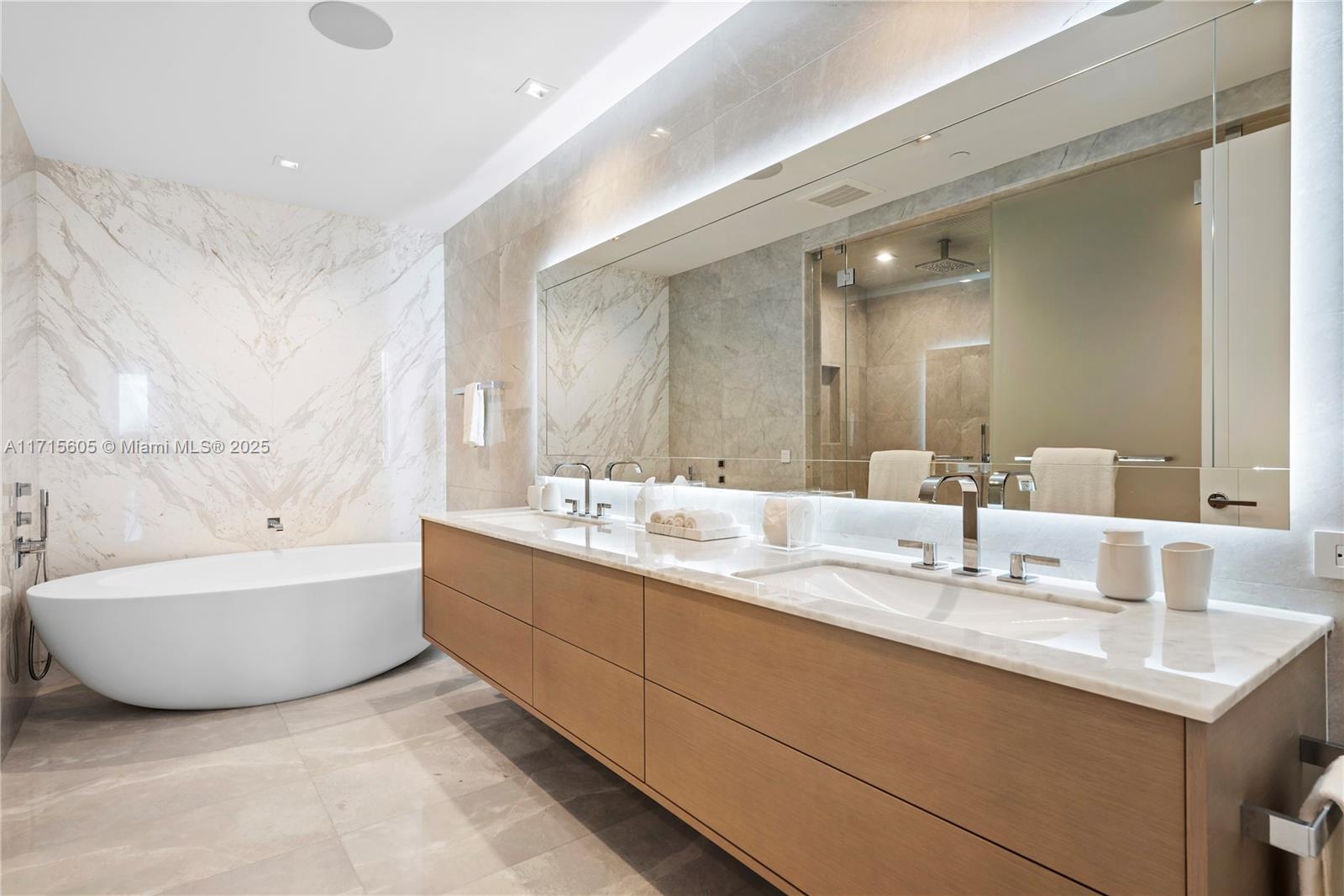Turnberry Ocean Club - Residential