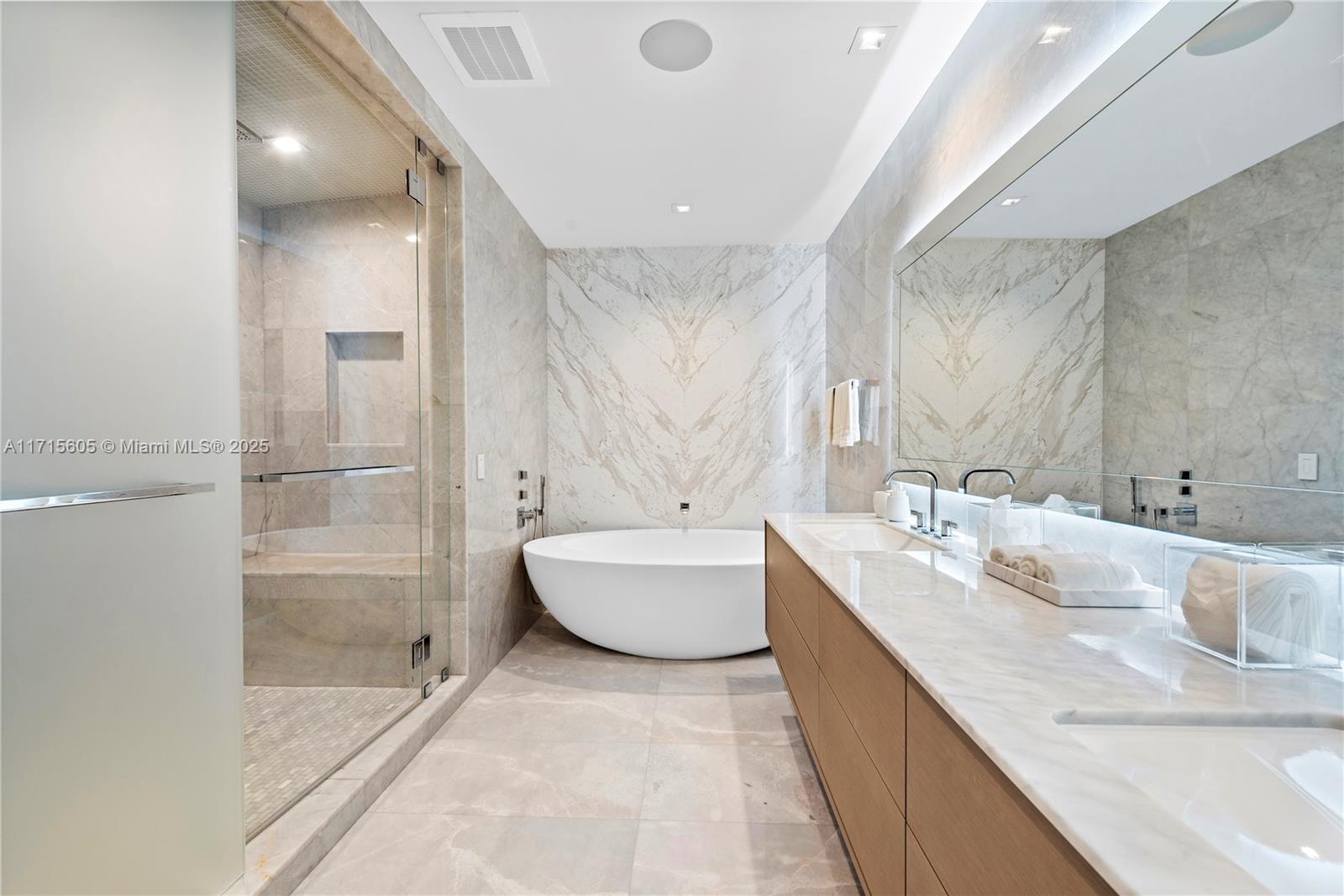 Turnberry Ocean Club - Residential