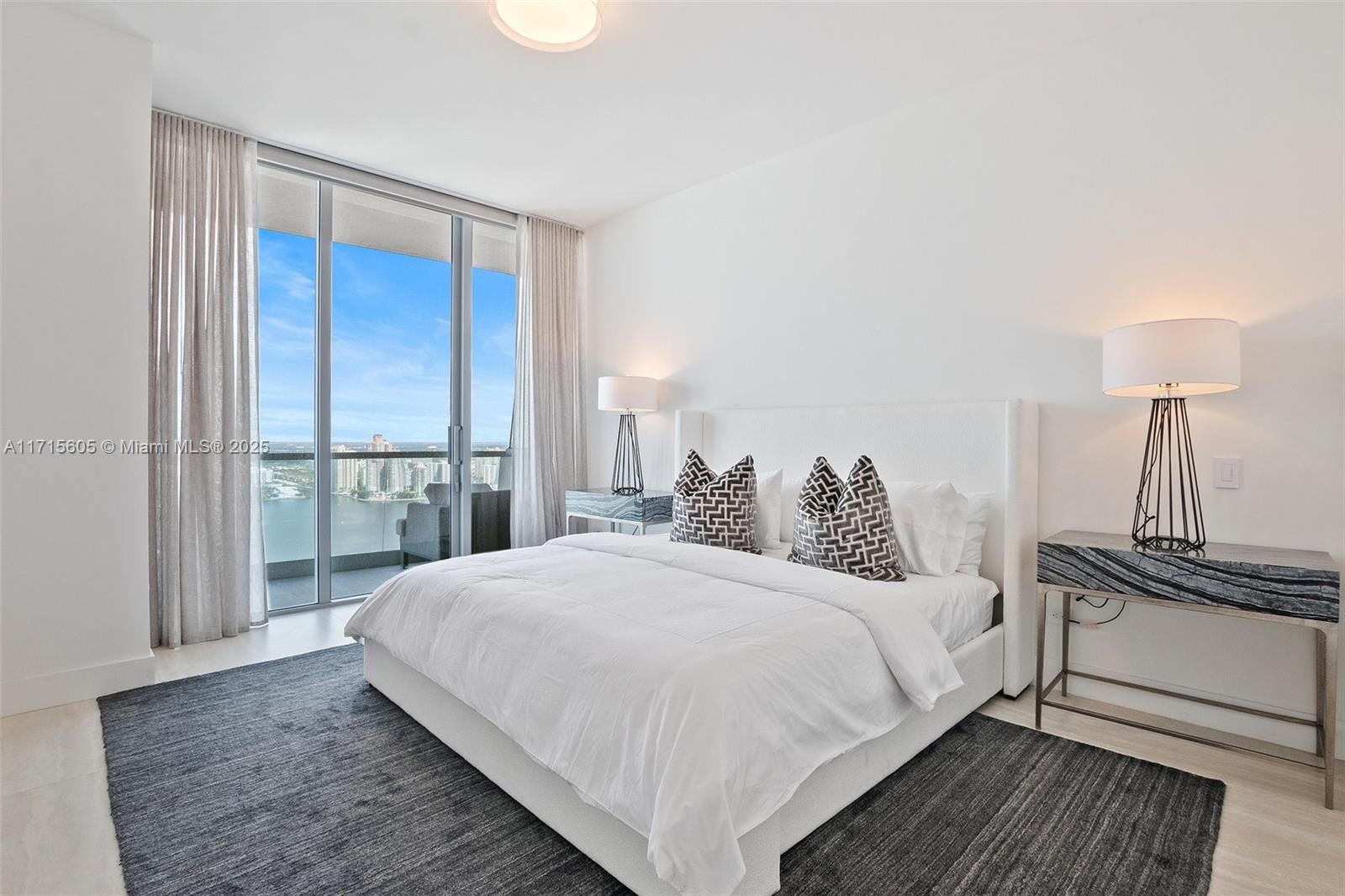 Turnberry Ocean Club - Residential