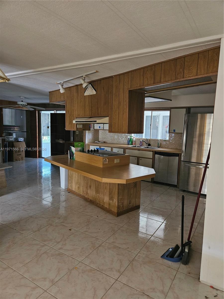 HIGHLAND MEADOWS ESTATES - Residential