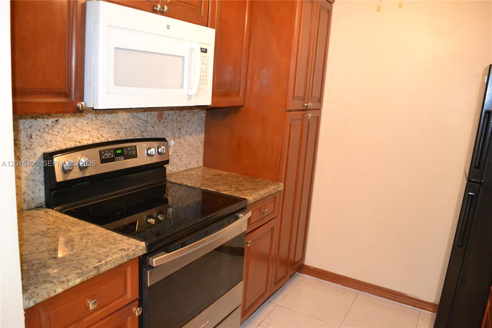 NEW HAMPTON AT CENTURY VI - Residential Lease