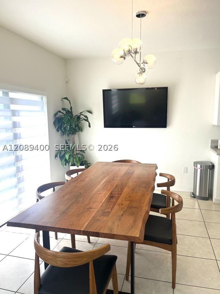 560 NE 206th Ln