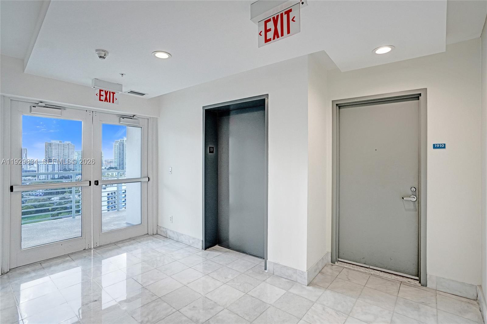 BLUE CONDO - Residential