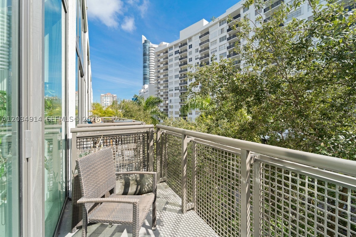 6000 Collins Ave 517
