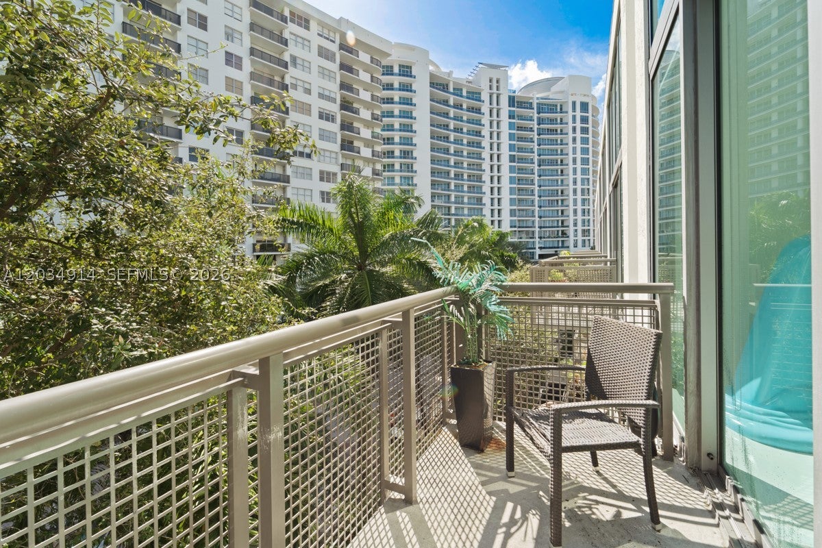 6000 Collins Ave 517