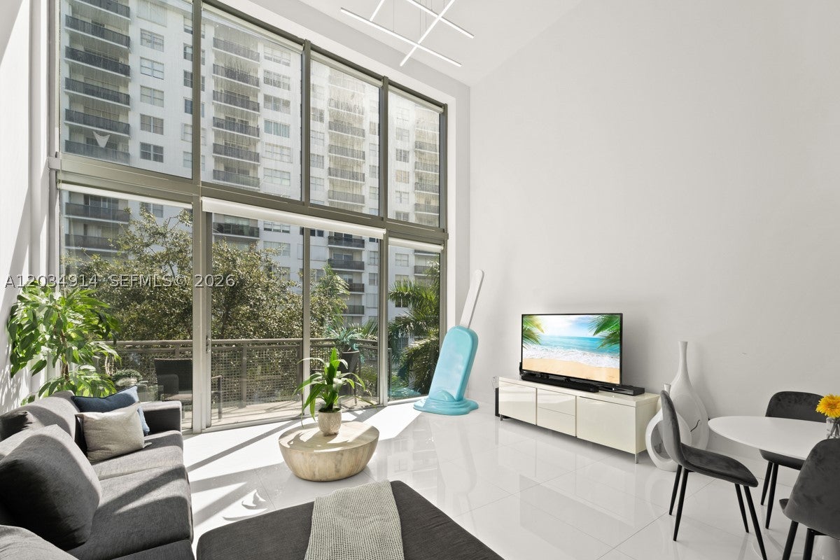 6000 Collins Ave 517