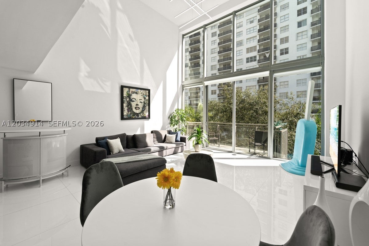 6000 Collins Ave 517