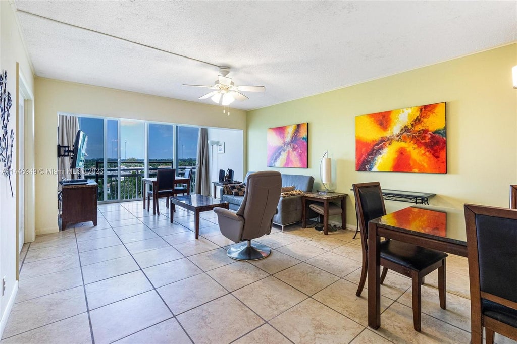 Photo of 4400 Hillcrest Dr #903B, Hollywood, FL 33021 (MLS # A11446949)
