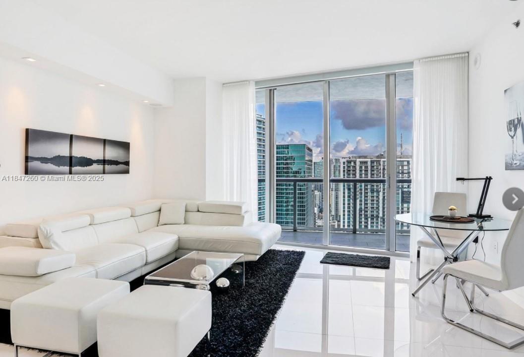 Spectacular water views from professionally decorated furnished studio unit at 43rd floor. Internet & cable are included in the rent.