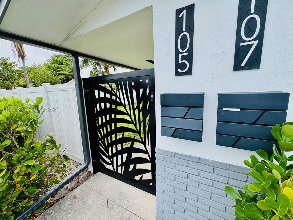 Photo of 105-107 NE 30th Ct #107, Wilton Manors, FL 33334 (MLS # A12018026)