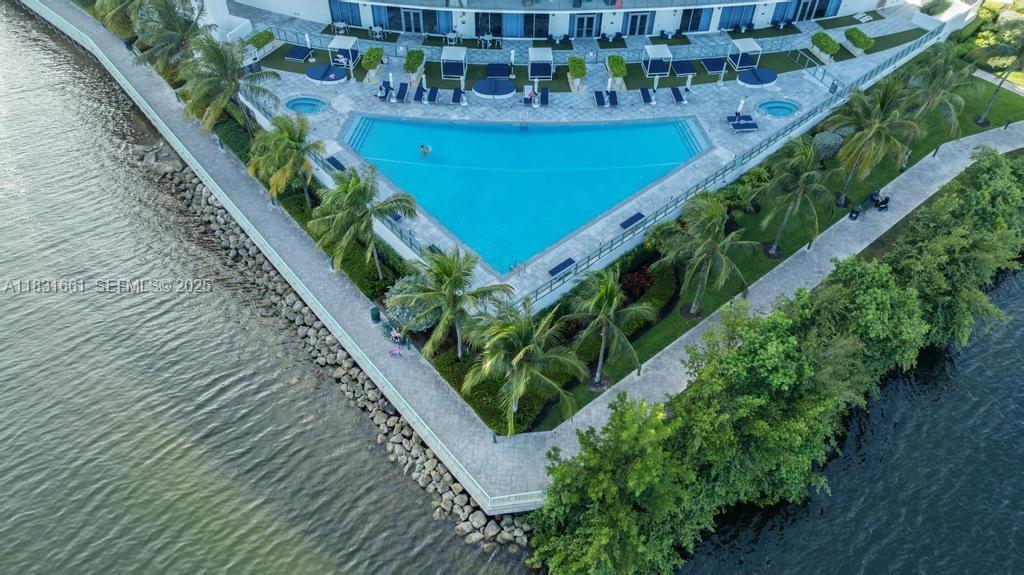 ECHO CONDO - Residential